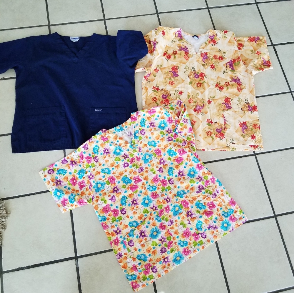 Scrub top lot size Large
